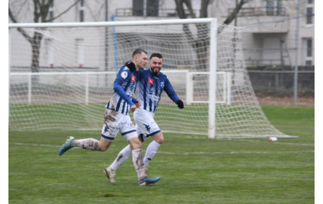 L'équipe fanion s'impose face au leader